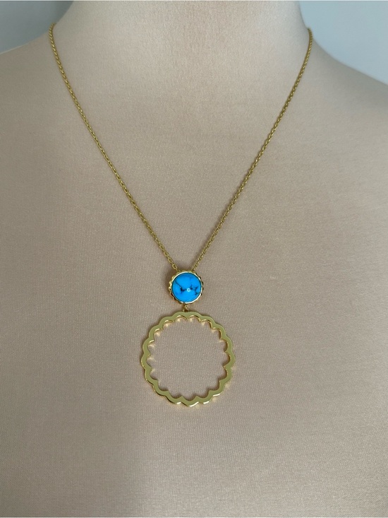 Jewelry - Turquoise & gold toned pendant chain line necklace
